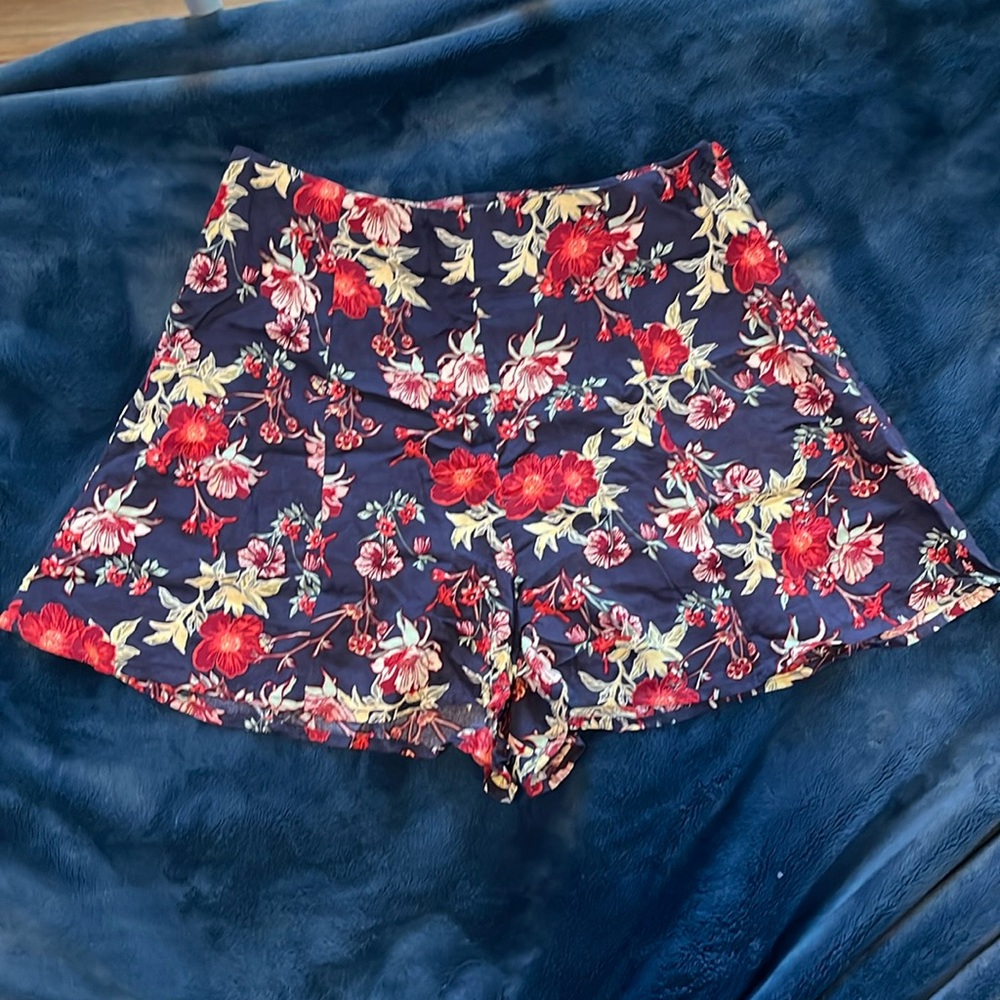 H&M floral flowy shorts size 4